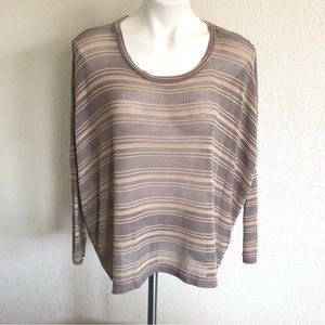 Audrey light weight sweater. About a small?